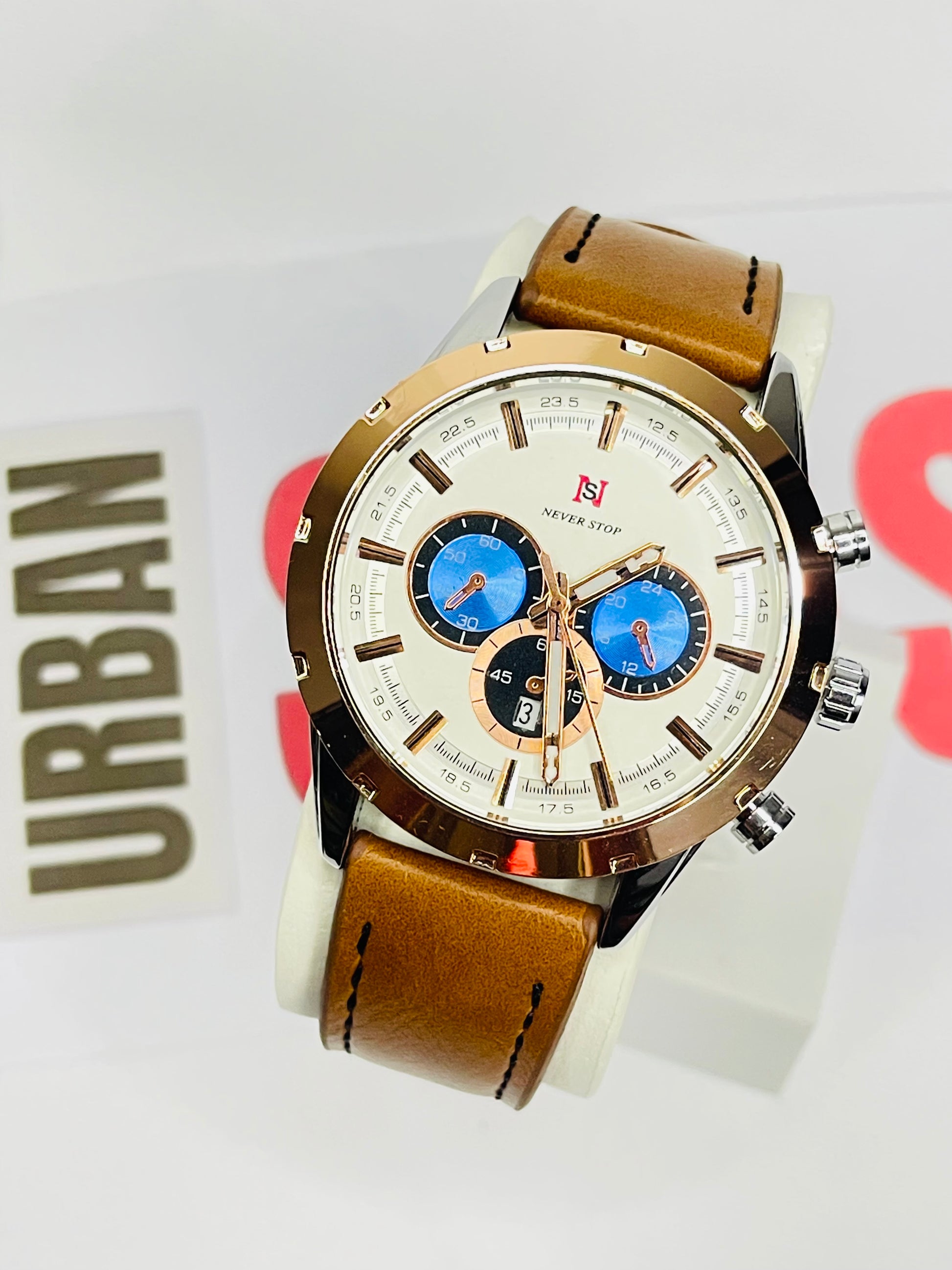 N952 D Latest Luxury Men Quartz Watch with Date Calendar