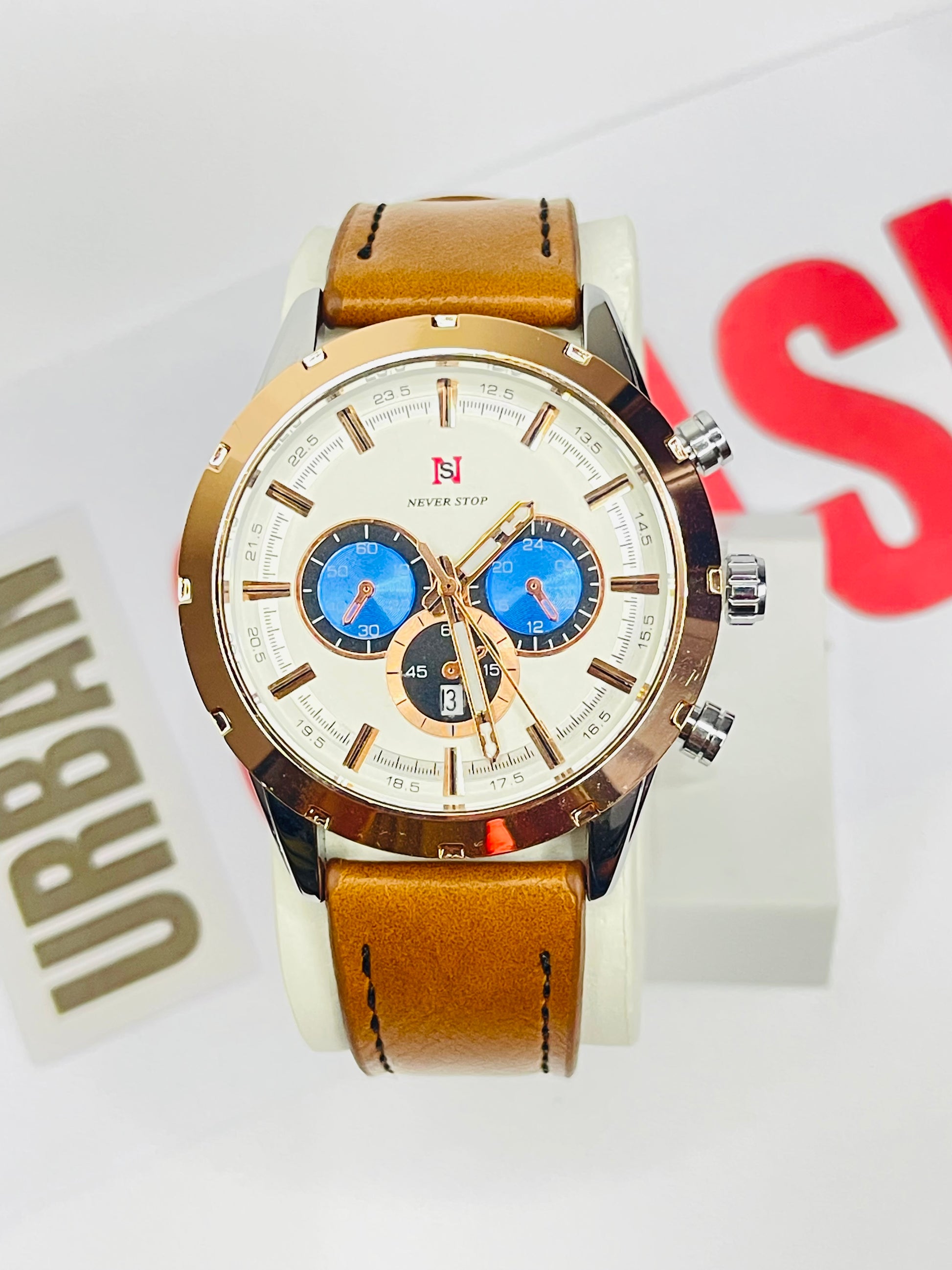 N952 D Latest Luxury Men Quartz Watch with Date Calendar