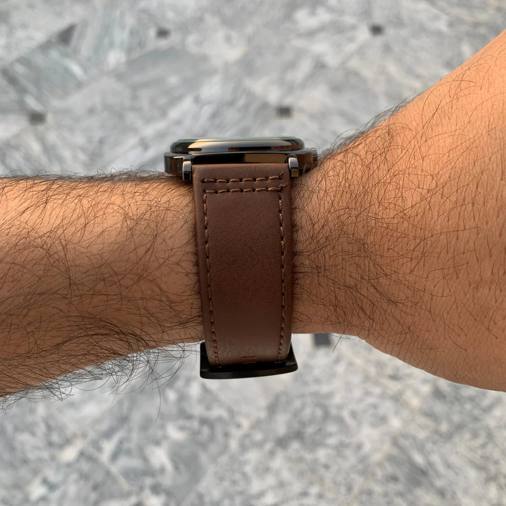 Business Quartz Watch with Large Square Dial                                                                                                                                                                                   .