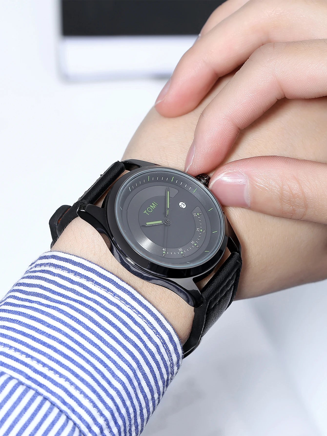 Leisure Fashion Men's Watch Leather Band Calendar Minimalist Men's Quartz Watch High Quality Clock Gift