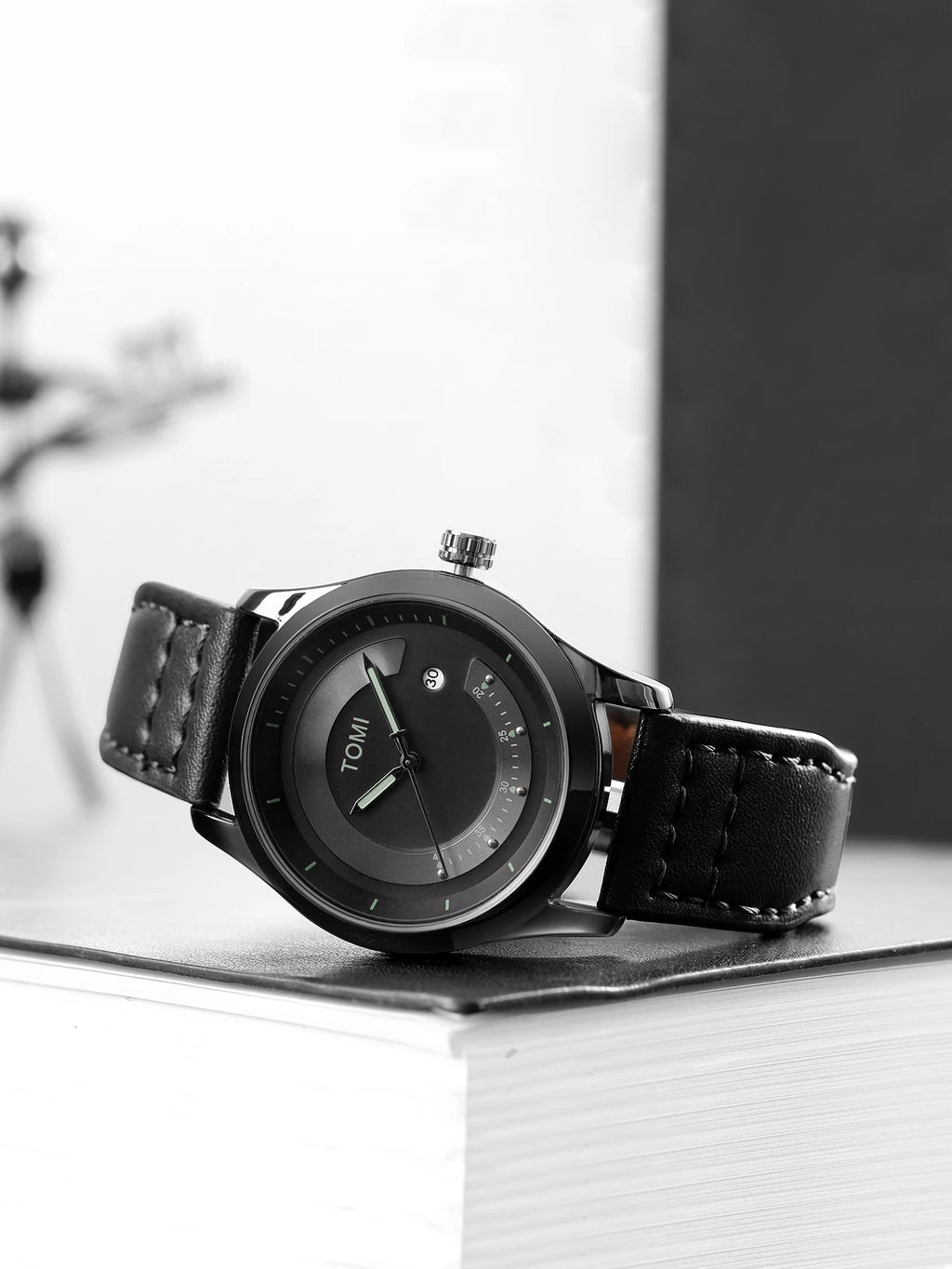 Leisure Fashion Men's Watch Leather Band Calendar Minimalist Men's Quartz Watch High Quality Clock Gift